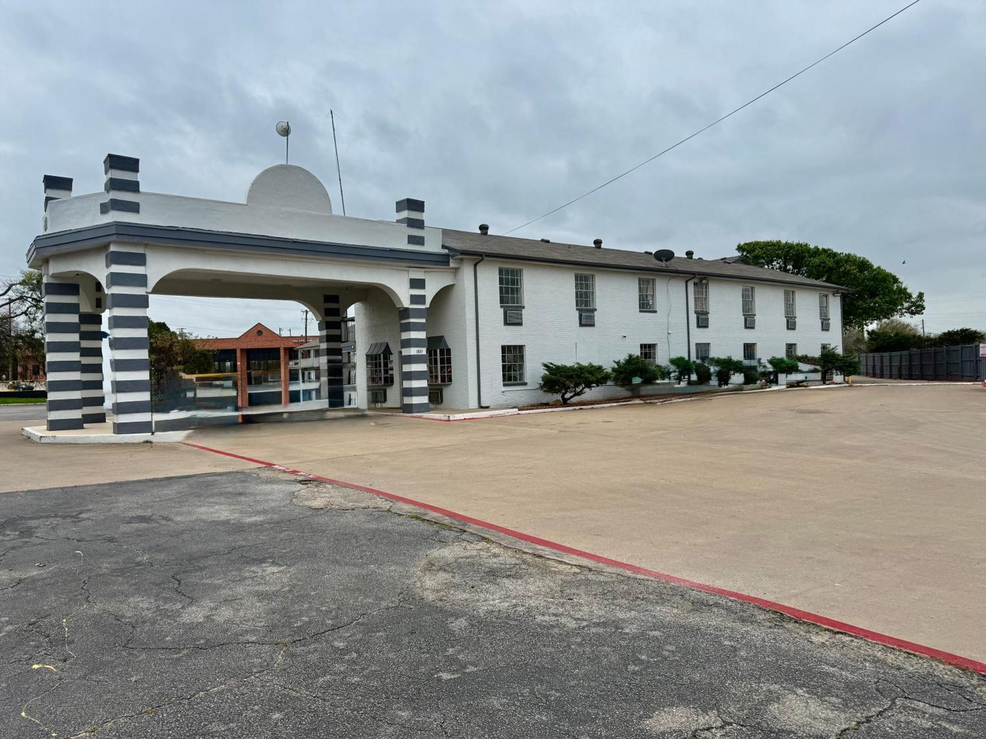 Sherman Inn Екстер'єр фото